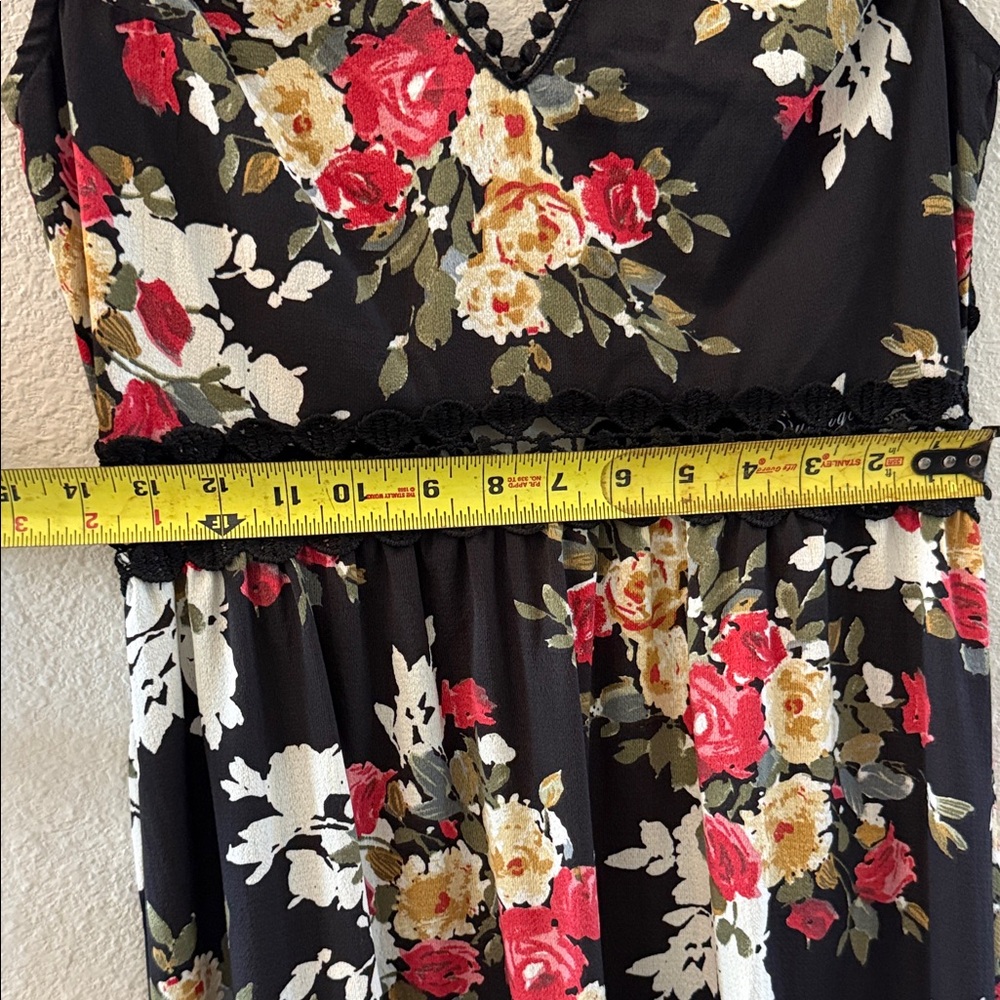 NWT Gorgeous Floral Black Maxi Dress Open Back Women Medium Lace Detail - Picture 16 of 17